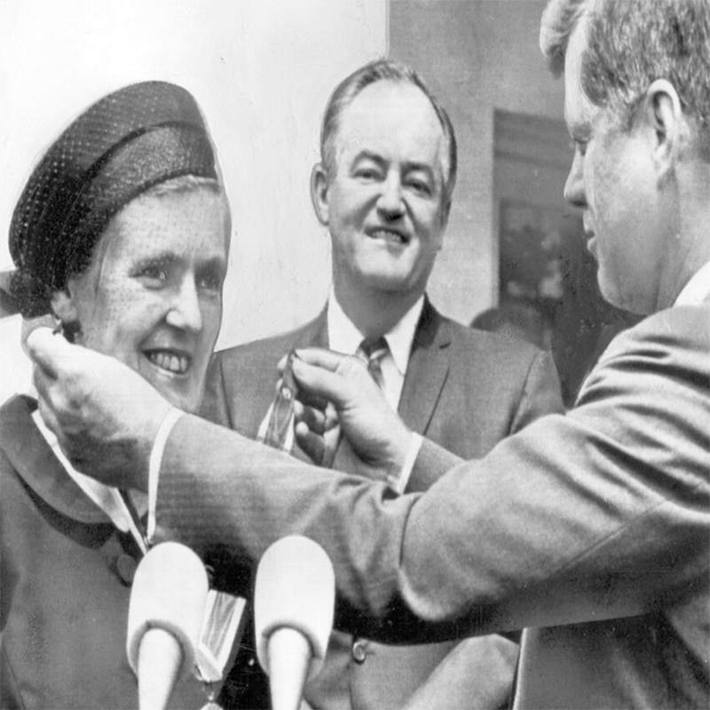 Frances Oldham Kelsey. Storia di una donna che ha combattuto per tutelare i pazienti di tutto il mondo