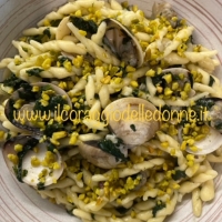 Trofie della Vigilia con vongole e cicoria