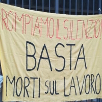 Proteste degli studenti: “Manganellati ragazzi scesi in piazza contro le morti bianche”