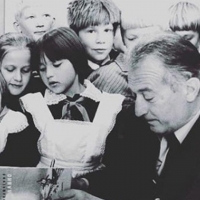 Gianni Rodari: “Ci sono cose da non fare mai, né di giorno, né di notte, né per mare, né per terra: per esempio, la guerra”