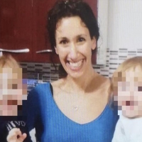 Torino, spara a moglie e figli poi si suicida
