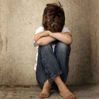 Bimbo di 7 anni uccide il patrigno per difendere la mamma