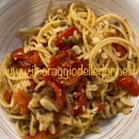 Spaghetti con pomodorini confit e alici